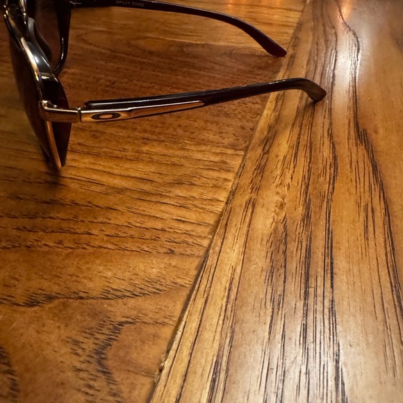 Oakley Women’s Split Time Sunglasses. - Picture 4 of 5